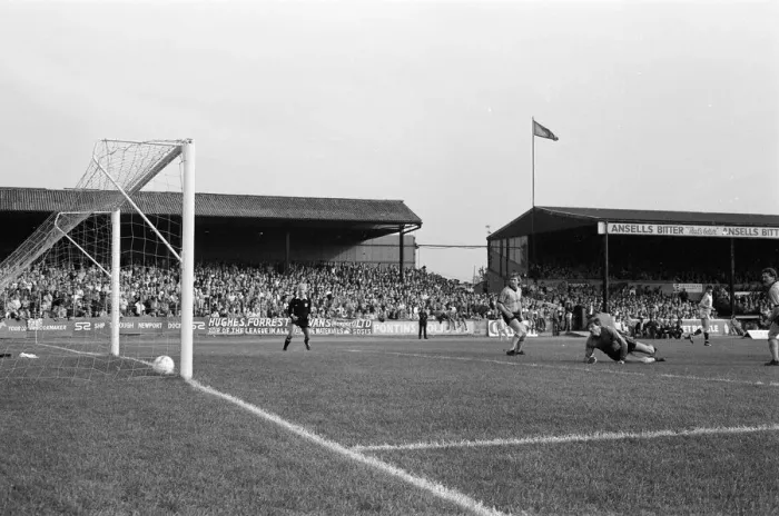 Framed Print : Newport 0-2 Reading, Division Three league match at Rodney Parade
