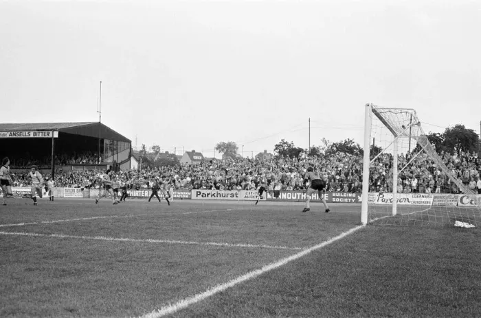 Framed Print : Newport 0-2 Reading, Division Three league match at Rodney Parade Framed Print : Newport 0-2 Reading, Division Three league match at Rodney Parade