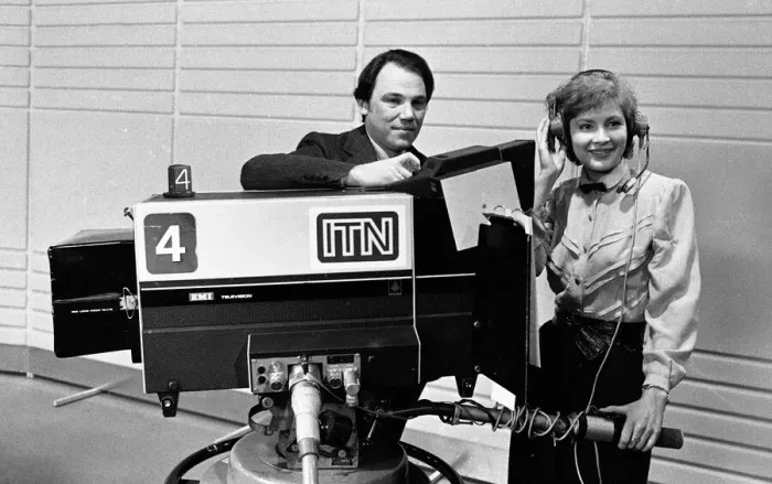 Framed Print : News Presenter Peter Sissons with Soviet newscaster Tatyana Vedeneeva Framed Print : News Presenter Peter Sissons with Soviet newscaster Tatyana Vedeneeva