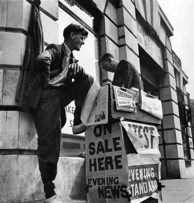 Framed Print : Newspaper seller on a London street. Circa 1950 P009218
