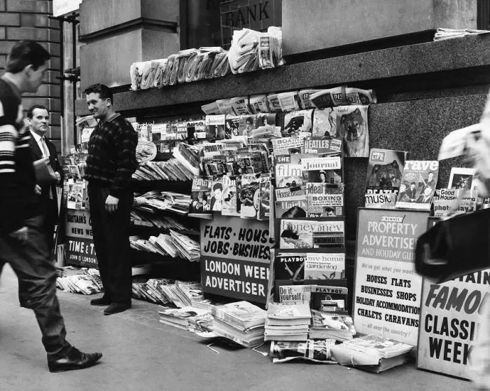 Framed Print : Newspaper Vendor in Fleet Street London 1964 LAFRSSAPR05 2004