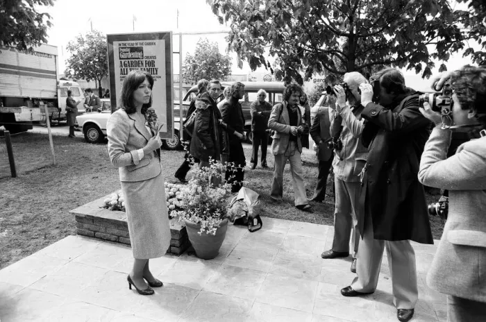 Framed Print : Newsreader Anna Ford at the Chelsea Flower Show. her. 21st May 1979 Framed Print : Newsreader Anna Ford at the Chelsea Flower Show. her. 21st May 1979