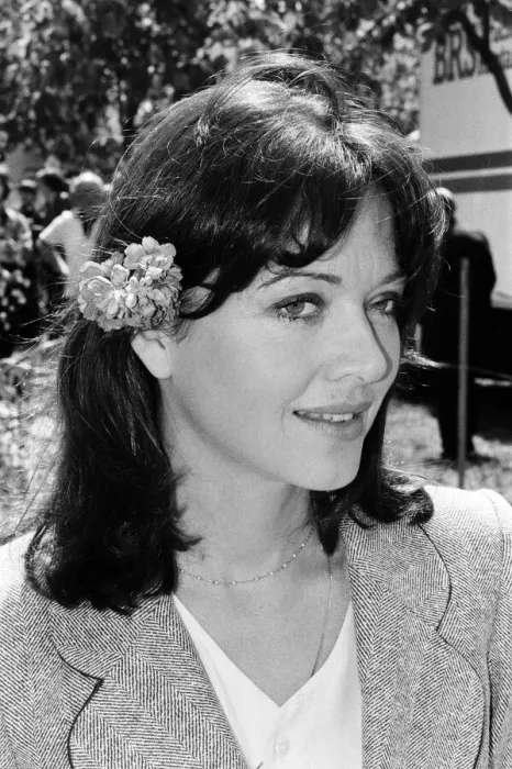 Framed Print : Newsreader Anna Ford at the Chelsea Flower Show. her. 21st May 1979 Framed Print : Newsreader Anna Ford at the Chelsea Flower Show. her. 21st May 1979