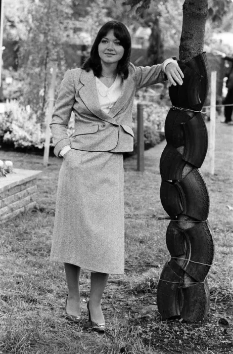 Framed Print : Newsreader Anna Ford at the Chelsea Flower Show. her. 21st May 1979