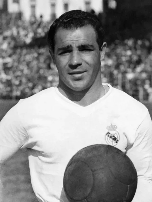 Framed Print : Nice v Real Madrid. JosAoe Iglesias Joseito of Real Madrid. March 1957 P011205