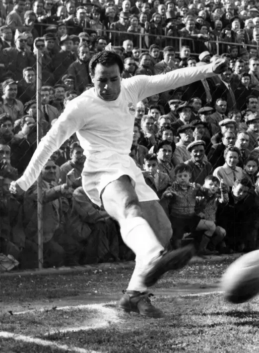 Framed Print : Nice v Real Madrid. Joseito, outside right, Real Madrid F. C. April 1957 P011207