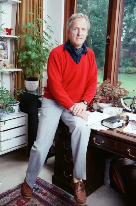 Framed Print : Nicholas Parsons, TV Presenter and actor. 7th June 1989 Framed Print : Nicholas Parsons, TV Presenter and actor. 7th June 1989