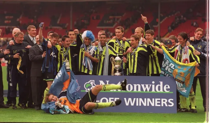 Framed Print : Nickky Weaver Manchester City goalkeeper celebrate after winning promotion after