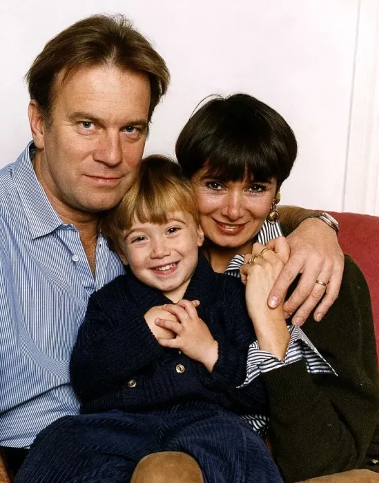 Framed Print : Nicky Henson Actor Singer with his wife Marguerite and son Keaton A©Mirrorpix