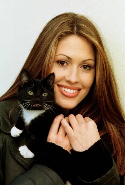 Framed Print : Nicola Charles Neighbours actress and kitten January 1998 Nicola cuddles Poppy