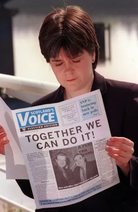 Framed Print : Nicola Sturgeon April 1999 reading a copy of Scotlands Voice newspaper