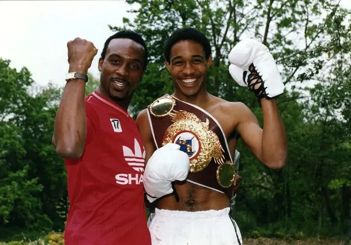 Framed Print : Nigel Benn left with footballer Paul Ince of Manchester United