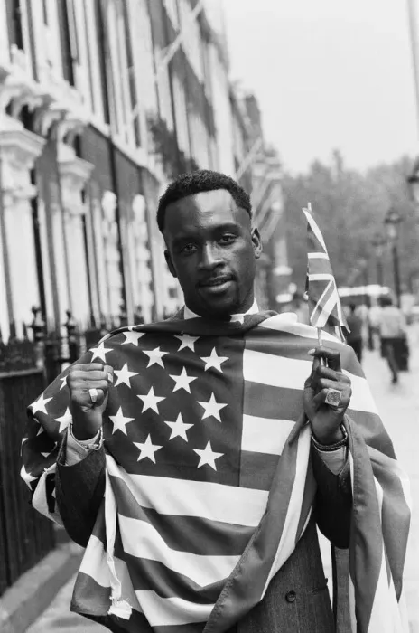 Framed Print : Nigel Benn promoting his next fight with American Tim Williams which will be held Framed Print : Nigel Benn promoting his next fight with American Tim Williams which will be held