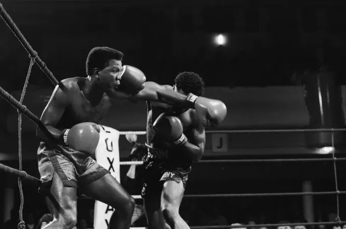 Framed Print : Nigel Benn vs Fermin Chirino at York Hall, Bethnal Green London Framed Print : Nigel Benn vs Fermin Chirino at York Hall, Bethnal Green London