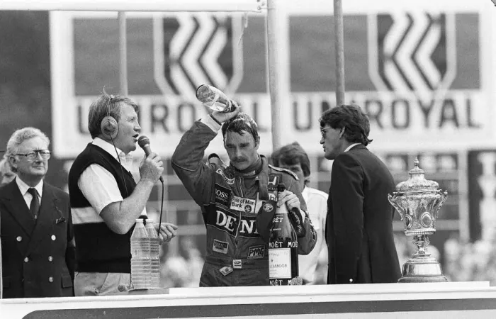 Framed Print : NIGEL MANSELL CELEBRATING A GRAND PRIX WIN AT BRANDS HATCH 13 / 07 / 1986 Framed Print : NIGEL MANSELL CELEBRATING A GRAND PRIX WIN AT BRANDS HATCH 13 / 07 / 1986