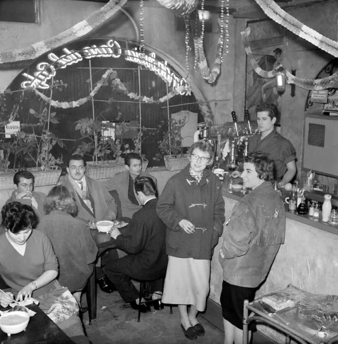 Framed Print : Night club: The Andalucia Cain del cafe. A757b-003