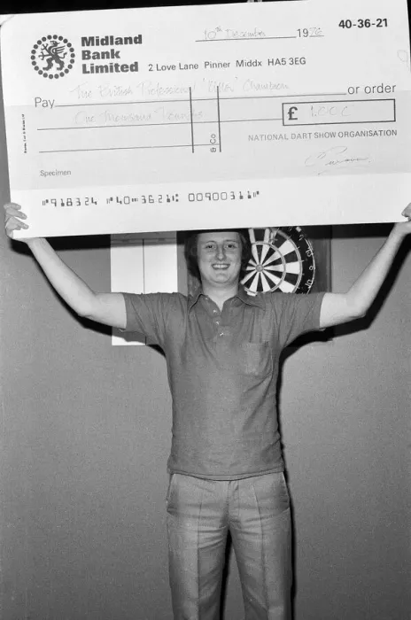 Framed Print : Nineteen year old Eric Bristow celebrates his victory in the Professional section of Framed Print : Nineteen year old Eric Bristow celebrates his victory in the Professional section of