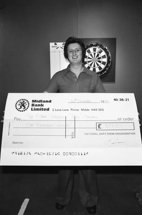 Framed Print : Nineteen year old Eric Bristow celebrates his victory in the Professional section of Framed Print : Nineteen year old Eric Bristow celebrates his victory in the Professional section of
