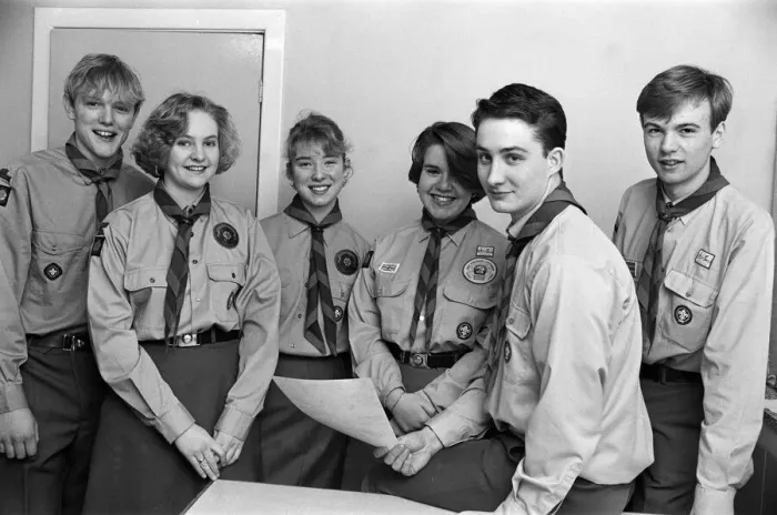Framed Print : Nineteen-year-old Gary Pearson (2nd right), who has been presented with the Queens Scout Framed Print : Nineteen-year-old Gary Pearson (2nd right), who has been presented with the Queens Scout