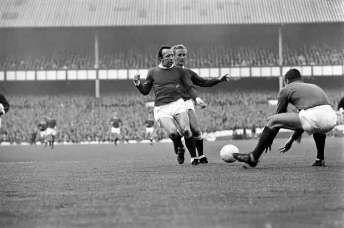 Framed Print : Nobby Stiles in action during the match between Manchester United and Everton Framed Print : Nobby Stiles in action during the match between Manchester United and Everton