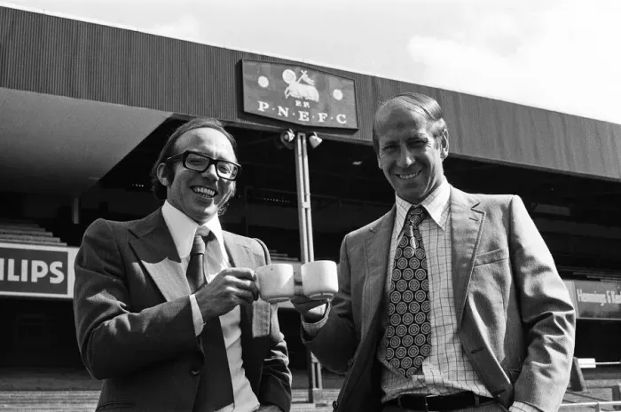 Framed Print : Nobby Stiles signs for Preston North End F. C. he is pictured with manager Bobby Charlton Framed Print : Nobby Stiles signs for Preston North End F. C. he is pictured with manager Bobby Charlton