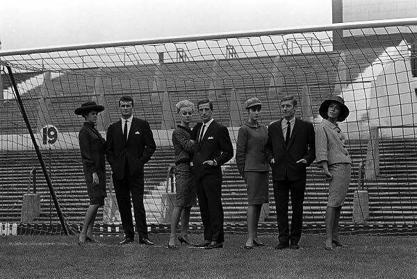Noel Cantwell of Manchester United September 1963 with models
