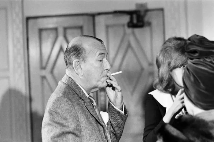 Framed Print : Noel Coward Reception for cast members in Manchester where he celebrates two Framed Print : Noel Coward Reception for cast members in Manchester where he celebrates two