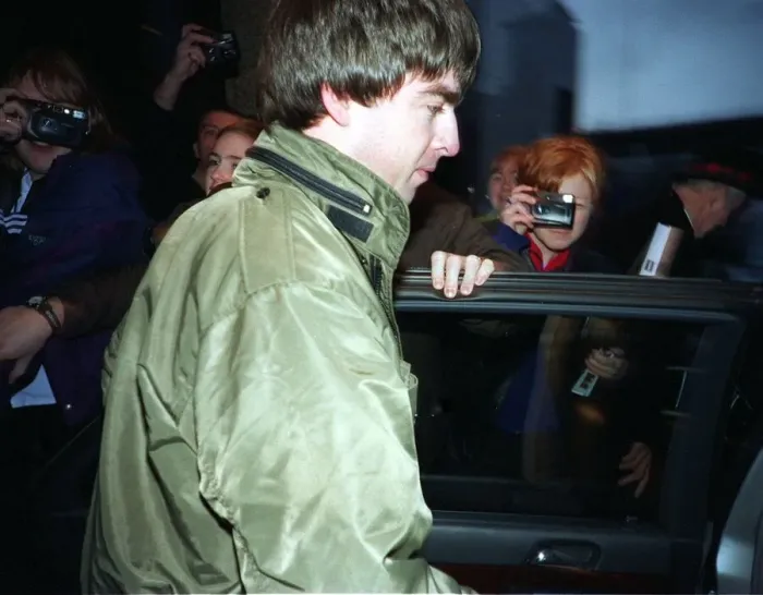 Framed Print : Noel Gallagher Oasis Glasgow December 1997 leaves the Hilton Hotel on way to the second Framed Print : Noel Gallagher Oasis Glasgow December 1997 leaves the Hilton Hotel on way to the second