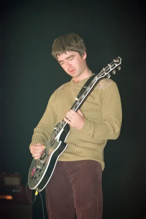 Framed Print : Noel Gallagher of Oasis performing at Newcastle Arena during their Be Here Now Tour Framed Print : Noel Gallagher of Oasis performing at Newcastle Arena during their Be Here Now Tour