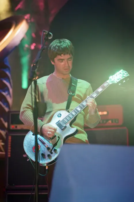 Framed Print : Noel Gallagher of Oasis performing at Newcastle Arena during their Be Here Now Tour Framed Print : Noel Gallagher of Oasis performing at Newcastle Arena during their Be Here Now Tour