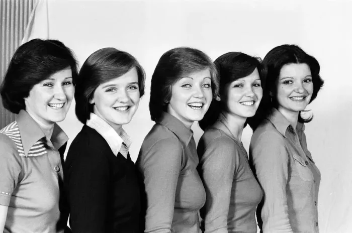 Framed Print : The Nolan sisters, Denise, Bernadette, Linda, Maureen and Anne. 16th May 1977 Framed Print : The Nolan sisters, Denise, Bernadette, Linda, Maureen and Anne. 16th May 1977