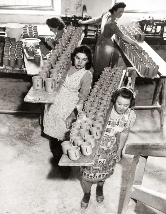 Framed Print : Norah Dunn and Friend working at the Tyneside Pottery, carrying a tray of Mugs Framed Print : Norah Dunn and Friend working at the Tyneside Pottery, carrying a tray of Mugs