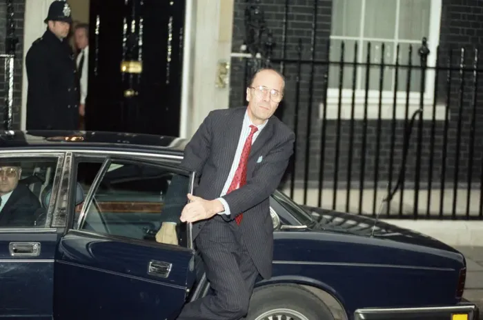 Framed Print : Norman Tebbit at 10 Downing Street amid the Conservative Party leadership battle Framed Print : Norman Tebbit at 10 Downing Street amid the Conservative Party leadership battle