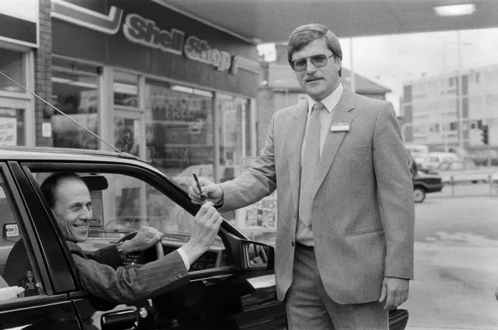 Framed Print : Norman Tebbit, Employment minister, at Henleys Garage, Chingford, Essex Framed Print : Norman Tebbit, Employment minister, at Henleys Garage, Chingford, Essex