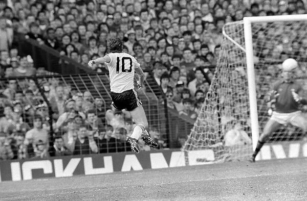 Norman Whteside scores the winning goal April 1983 FA Cup Semi final Manchester