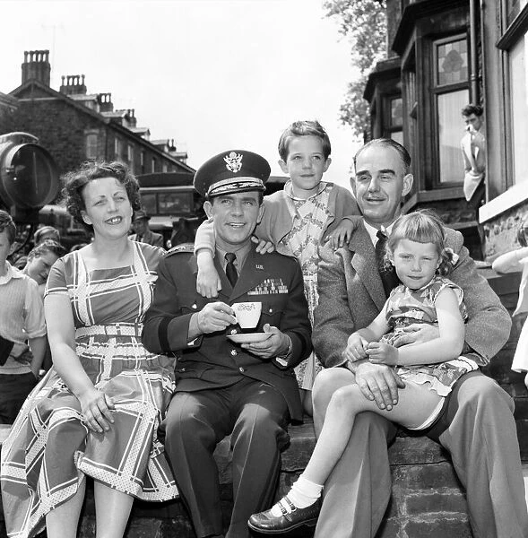 Norman Wisdom: 'General'Norman Wisdom arrives at his home town during