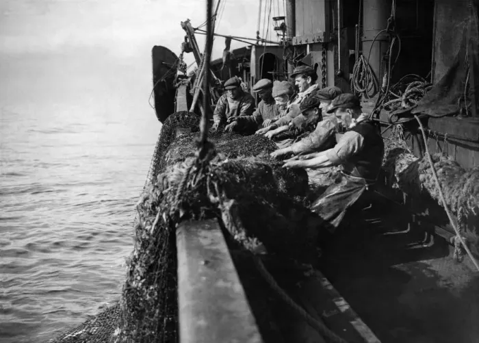 Framed Print : North East Coast Trawlermen heave up the nets in North Sea