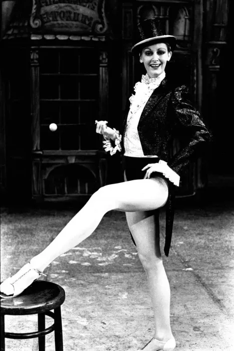 Framed Print : North East dancer Debbie Paine who is appearing at the Newcastle Tyne Theatre with