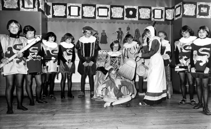 Framed Print : North East Festivals Youngsters from Marden Bridge Middle school in Wallsend have Framed Print : North East Festivals Youngsters from Marden Bridge Middle school in Wallsend have