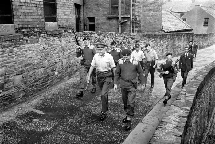 Framed Print : Northern Ireland August 1969. Chief of staff General Sir Geoffrey Baker seen here touring