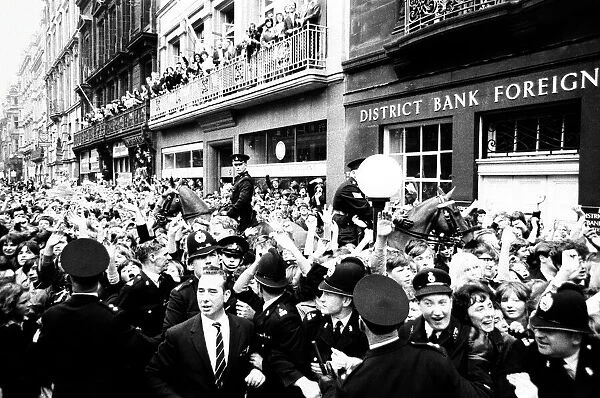 Northern Premier of 'A Hard Days Night'. Fans line up along the streets in