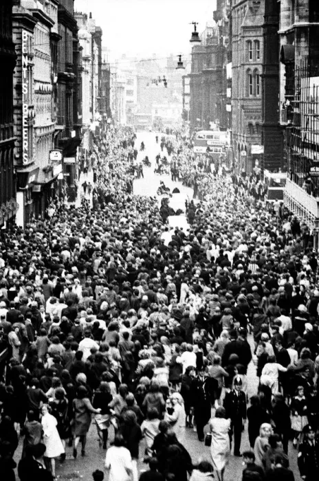 Framed Print : Northern Premier of A Hard Days Night'. Fans line up along the streets in Framed Print : Northern Premier of A Hard Days Night'. Fans line up along the streets in