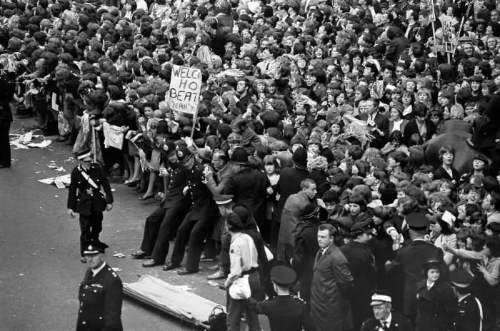 Framed Print : Northern Premier of A Hard Days Night'. Fans line up along the streets in Framed Print : Northern Premier of A Hard Days Night'. Fans line up along the streets in