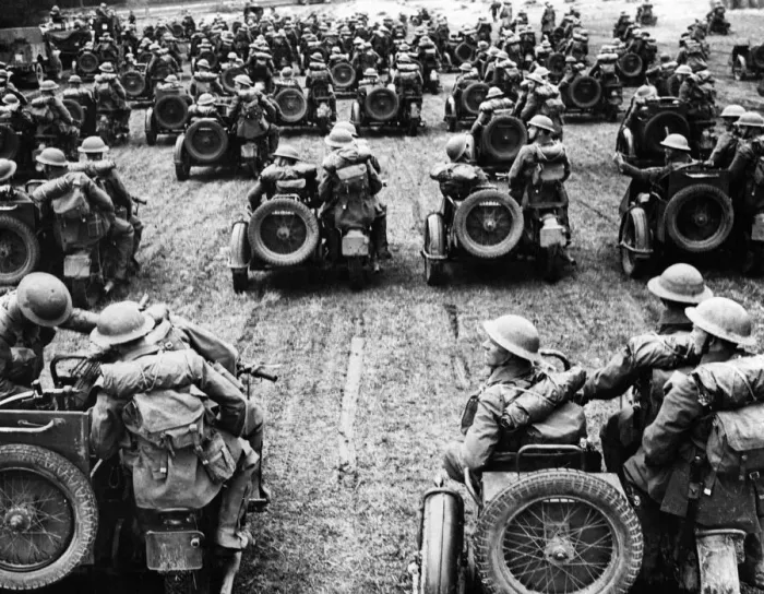 Framed Print : The Northumberland Fusiliers, a Motor Cycle Battalion, pictured during training exercise
