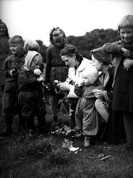 Norwegian evacuees arrive in United Kingdom from Spitzbergen September 1941 during WW2