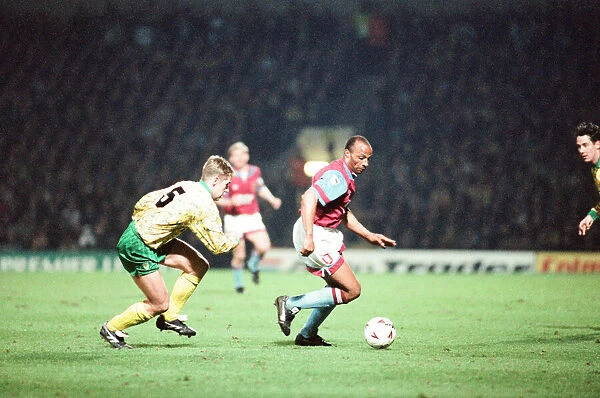 Norwich 1-0 Aston Villa, League match at Carrow Road, Wednesday 24th March 1993