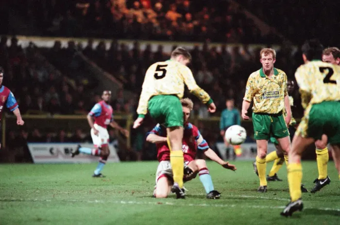 Framed Print : Norwich 1-0 Aston Villa, League match at Carrow Road, Wednesday 24th March 1993 Framed Print : Norwich 1-0 Aston Villa, League match at Carrow Road, Wednesday 24th March 1993