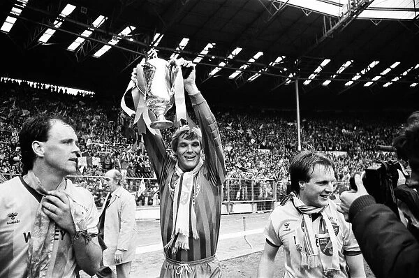 Norwich 1-0 Sunderland 1985 League Cup Final. Chris Woods of Norwich with