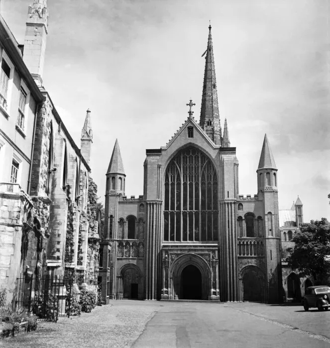 Framed Print : Norwich Cathedral. June 1952 C3020-002