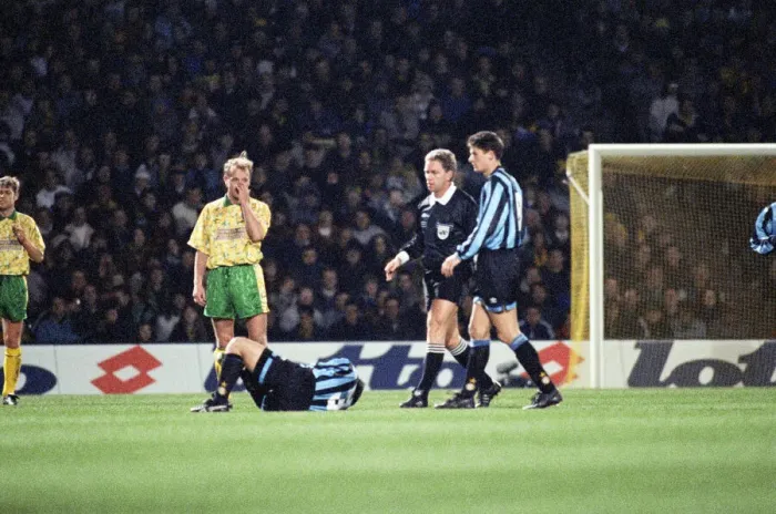 Framed Print : Norwich City 0 v Inter Milan 1 UEFA Cup Round 16 first leg at Bramall Lane Framed Print : Norwich City 0 v Inter Milan 1 UEFA Cup Round 16 first leg at Bramall Lane
